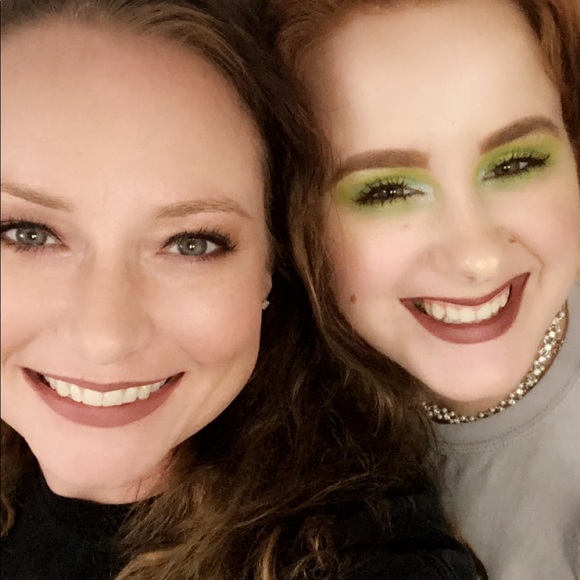 Meet your Posher, Bee - Picture 6 of 6